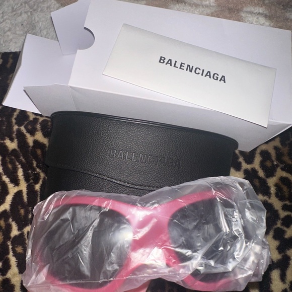 Balenciaga Pink Oversized Cat Eye Sunglasses - Picture 8 of 8